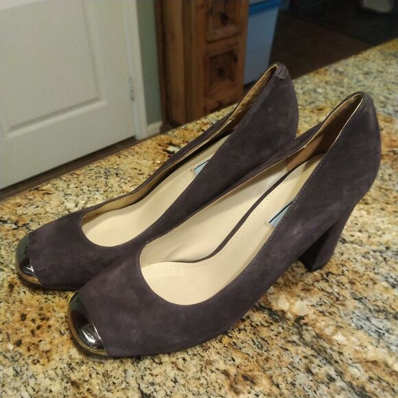 Prada Logo Brown Suede Leather Silver Cap Round Toe Chunky Heel Pumps Sz 7.5 38 - Picture 1 of 12